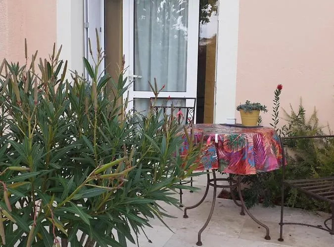 Alojamento de Acomodação e Pequeno-almoço La Casa Color 3*