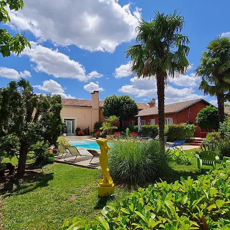 La Casa Color Bed & Breakfast *