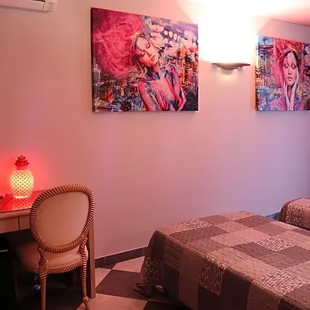 La Casa Color Bed & Breakfast 3*